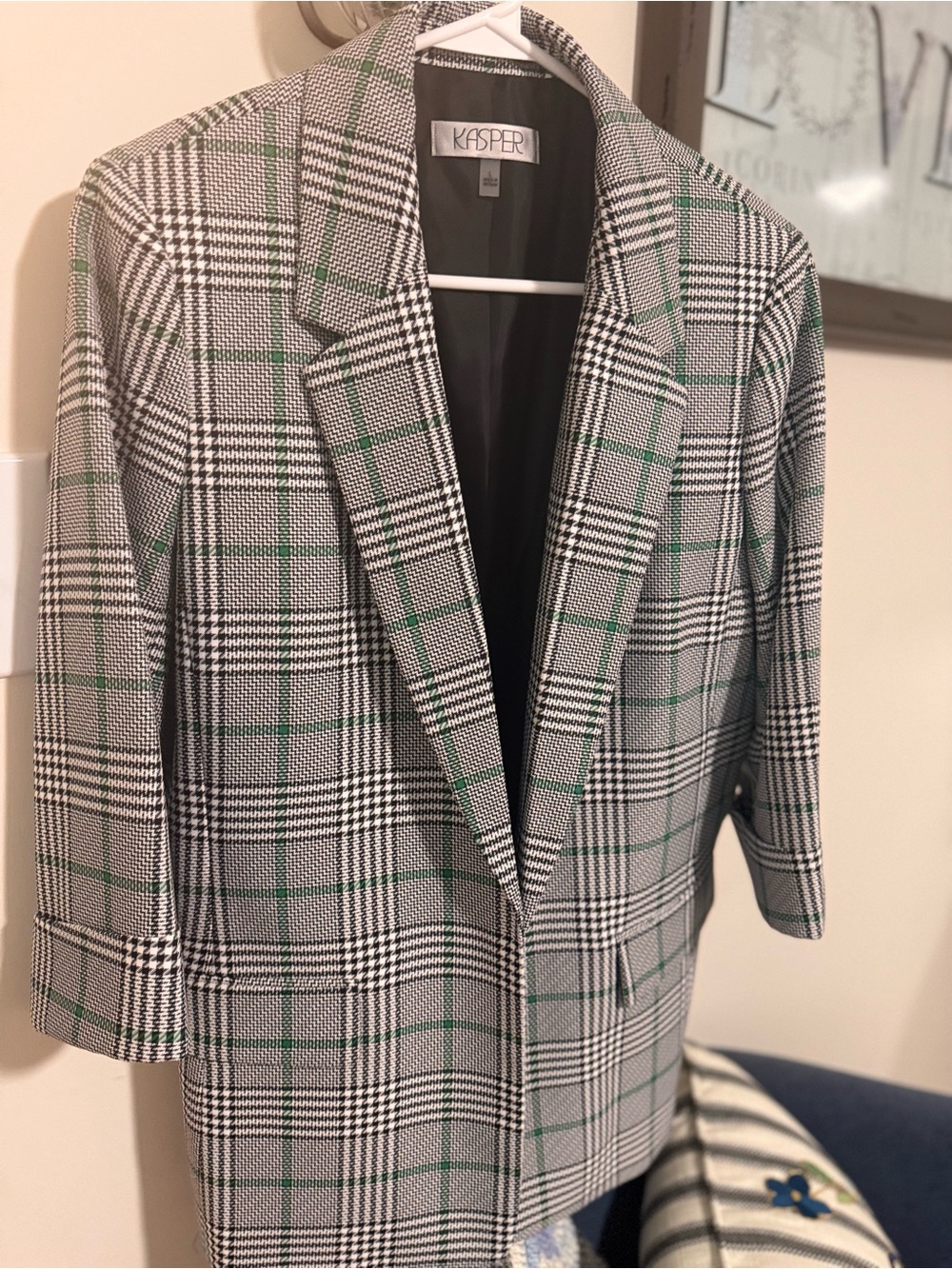 Kasper Glen Plaid Blazer in Black, White & Green Windowpane